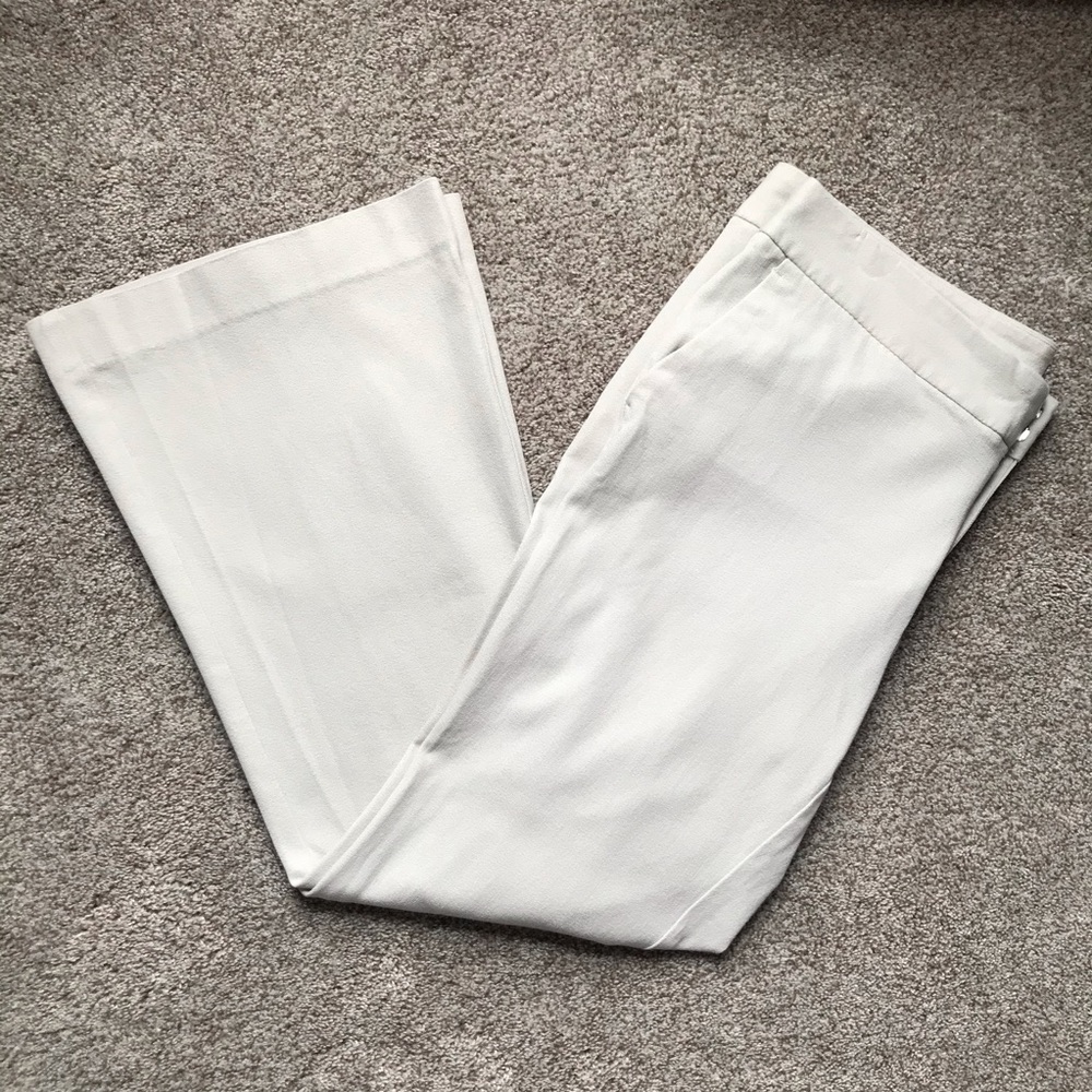 GAP Aubrey dress pant khakis with a flared leg light tan cream color w/strech